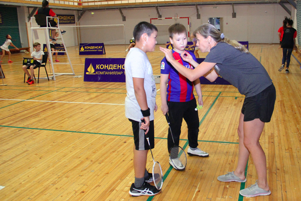 Работа тренера секции бадминтона включает в себя и участие с юными воспитанниками в соревнованиях. 2019 г. 